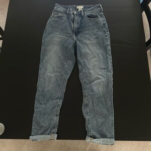 H&M Mom jeans. Size 4, good condition.